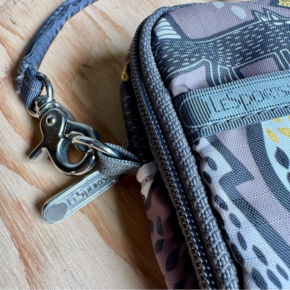 LᴇSᴘᴏʀᴛsᴀᴄ Sᴍᴀʟʟ Zɪᴘᴘᴇʀ Pᴏᴜᴄʜ Wʀɪsᴛʟᴇᴛ ɪɴ Fᴏʀᴇsᴛ Pᴀᴛᴛᴇʀɴ Oᴡʟ ᴀɴᴅ Fᴏx Pʀɪɴᴛ - Picture 8 of 16